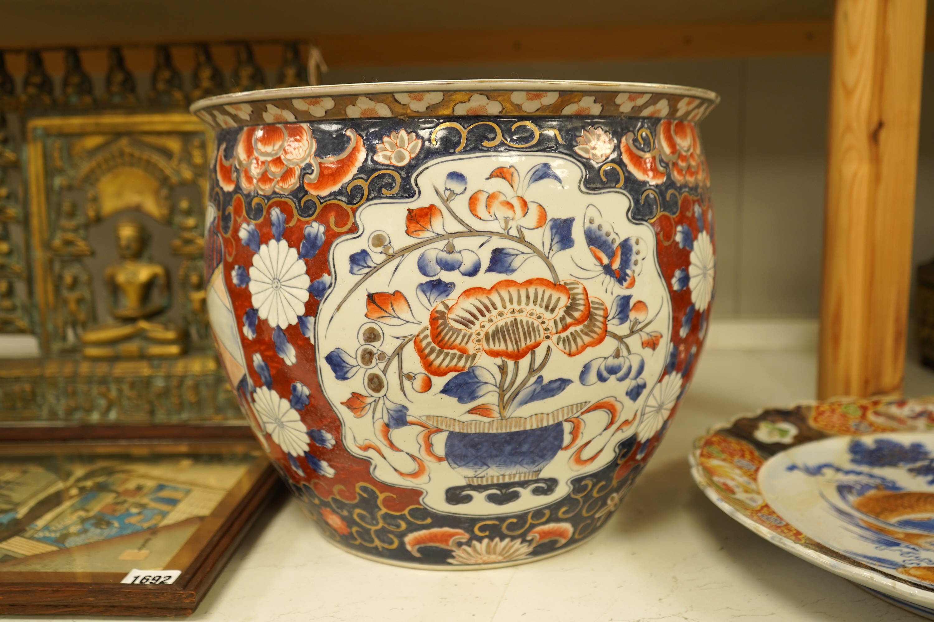 A Japanese Imari jardiniere and a similar ‘fish’ charger (a.f), largest 41cm in diameter